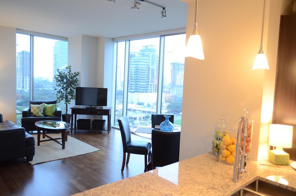 ヒューストンHanover Post Oakアパートメント 部屋 写真